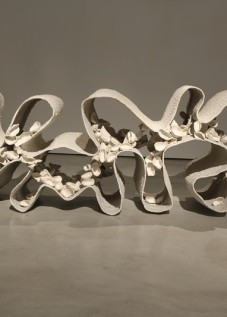 2010-39  L231 W64 H79  瓷土Porcelain