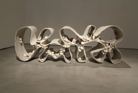 2010-39  L231 W64 H79  瓷土Porcelain