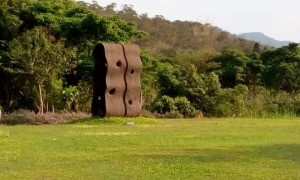 2014-3 H 300 ‧ L 200 ‧ 寬90  高溫陶Stoneware