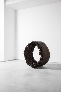 2015-23 H 88．L 84．W 58  Stoneware  Photo by Lee Hsin-Che 